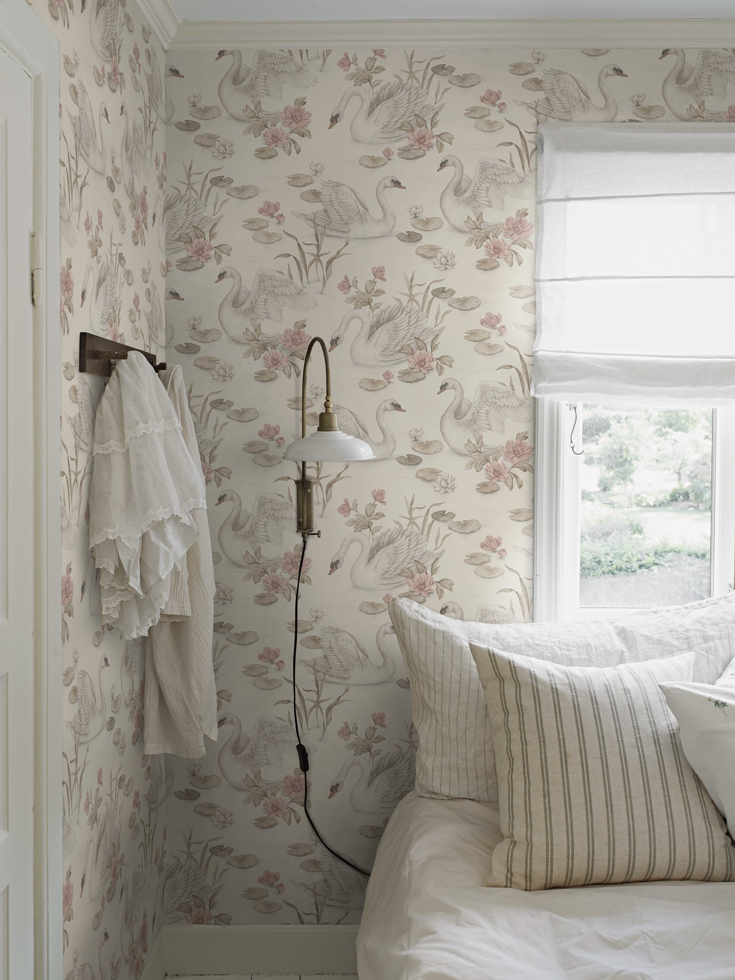Kinderzimmer- und Kinder-Tapete - Lily Swan - Zartes Pink