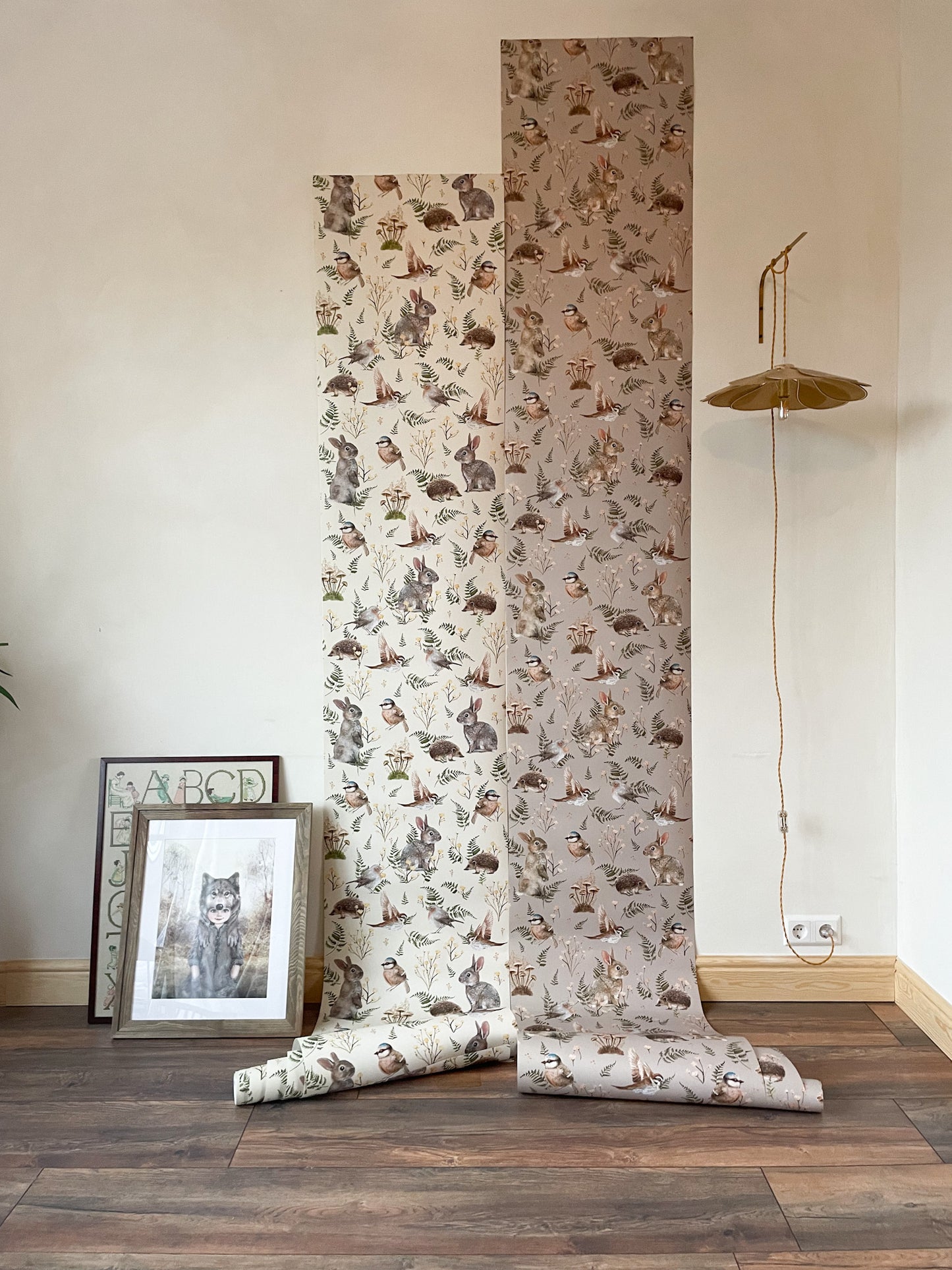 Wandtapete für das Kinderzimmer - Vögel & Hasen - Staubiges Rosa
