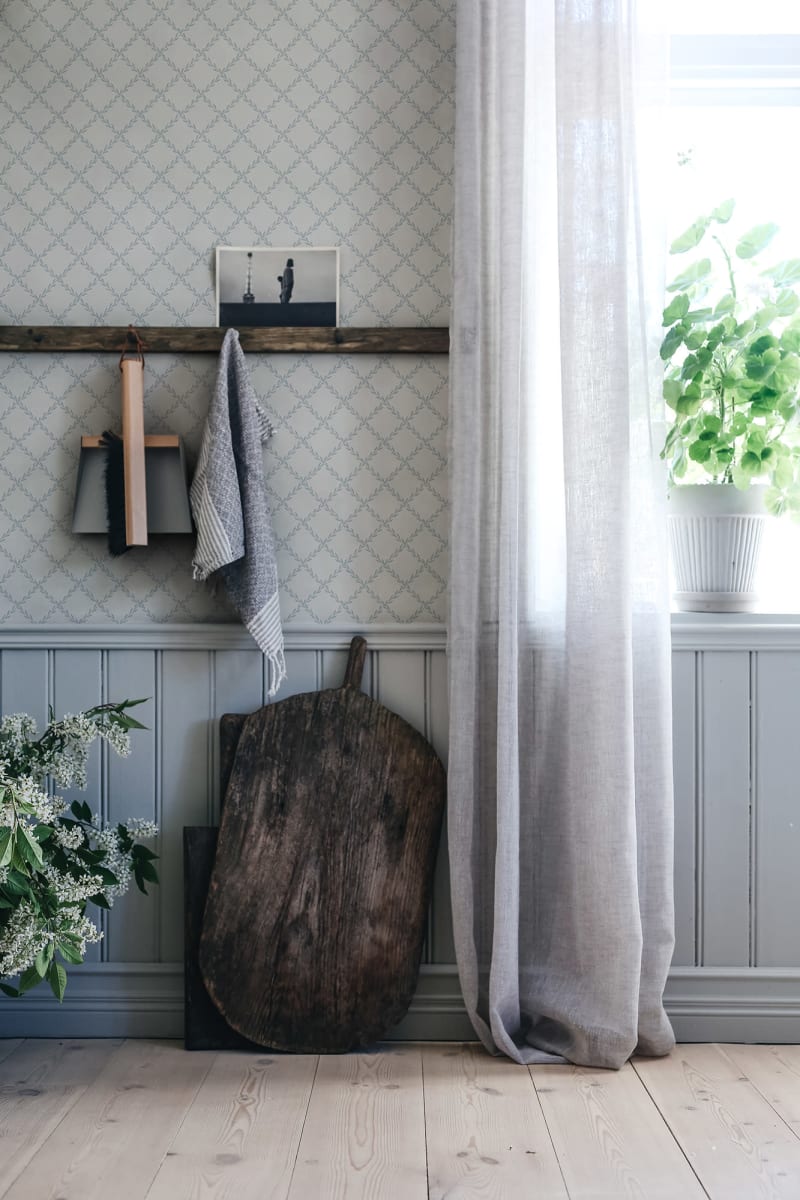 Sandberg Tapete - Gitter, Nebelblau