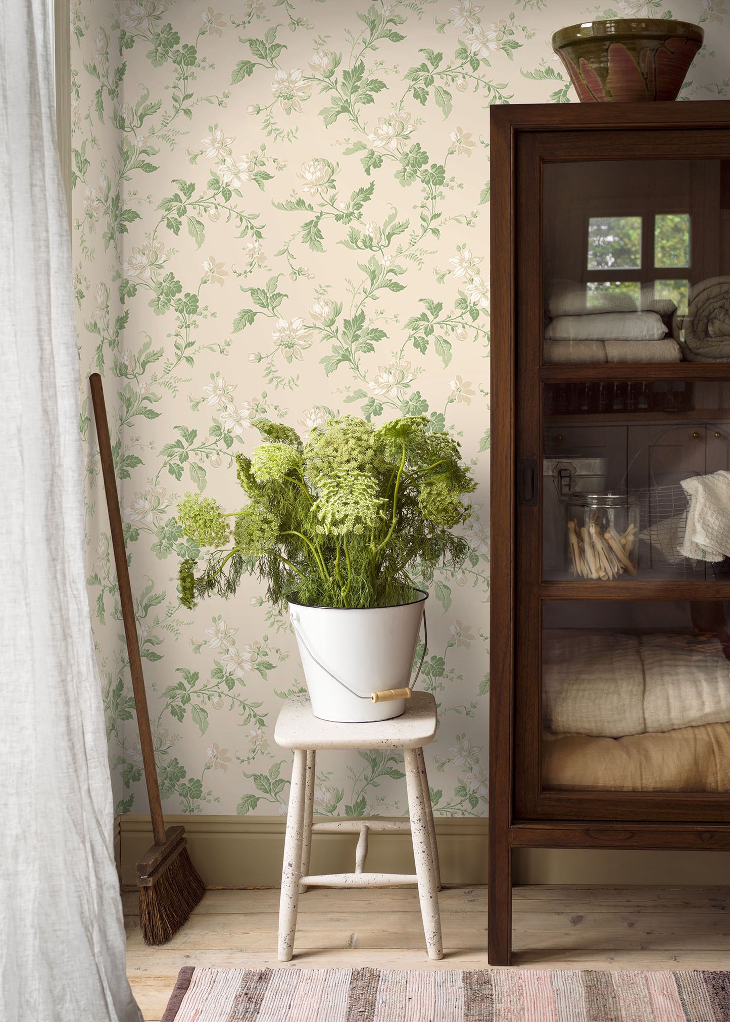 Bloemenbehang - Witte rozen - Roze