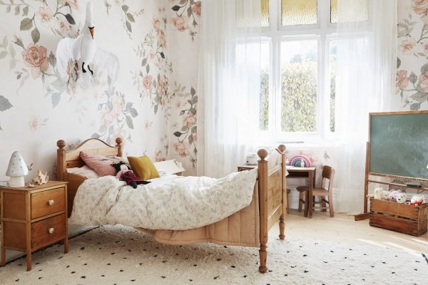 Wandtapete für das Kinderzimmer - Land der Rosen von Mrs Mighetto