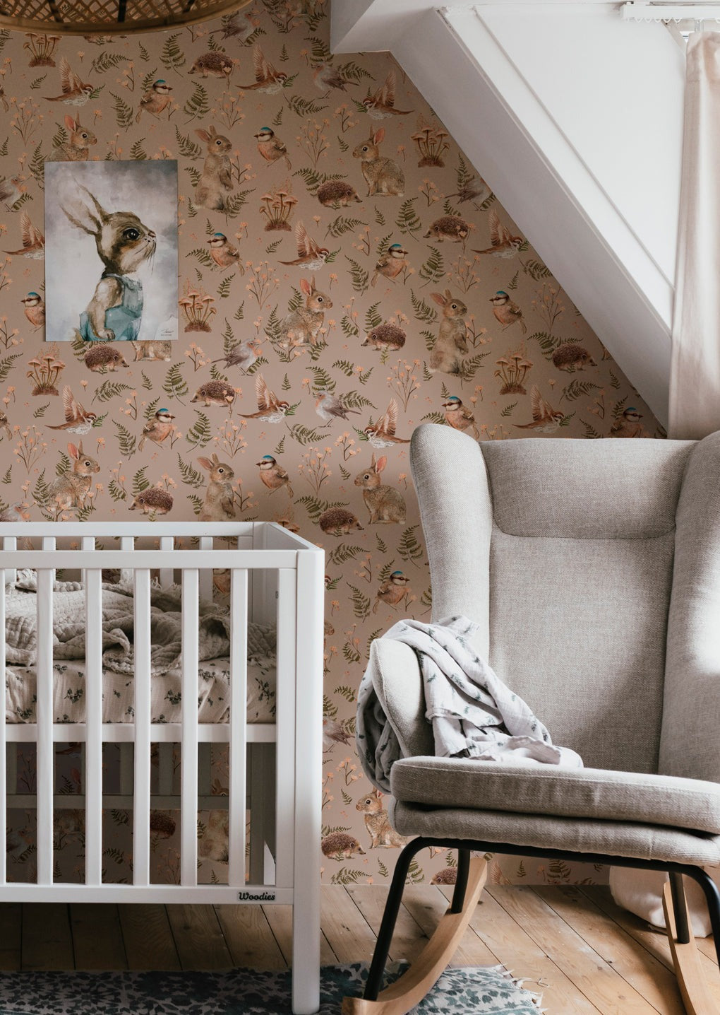 Wandtapete für das Kinderzimmer - Vögel & Hasen - Staubiges Rosa