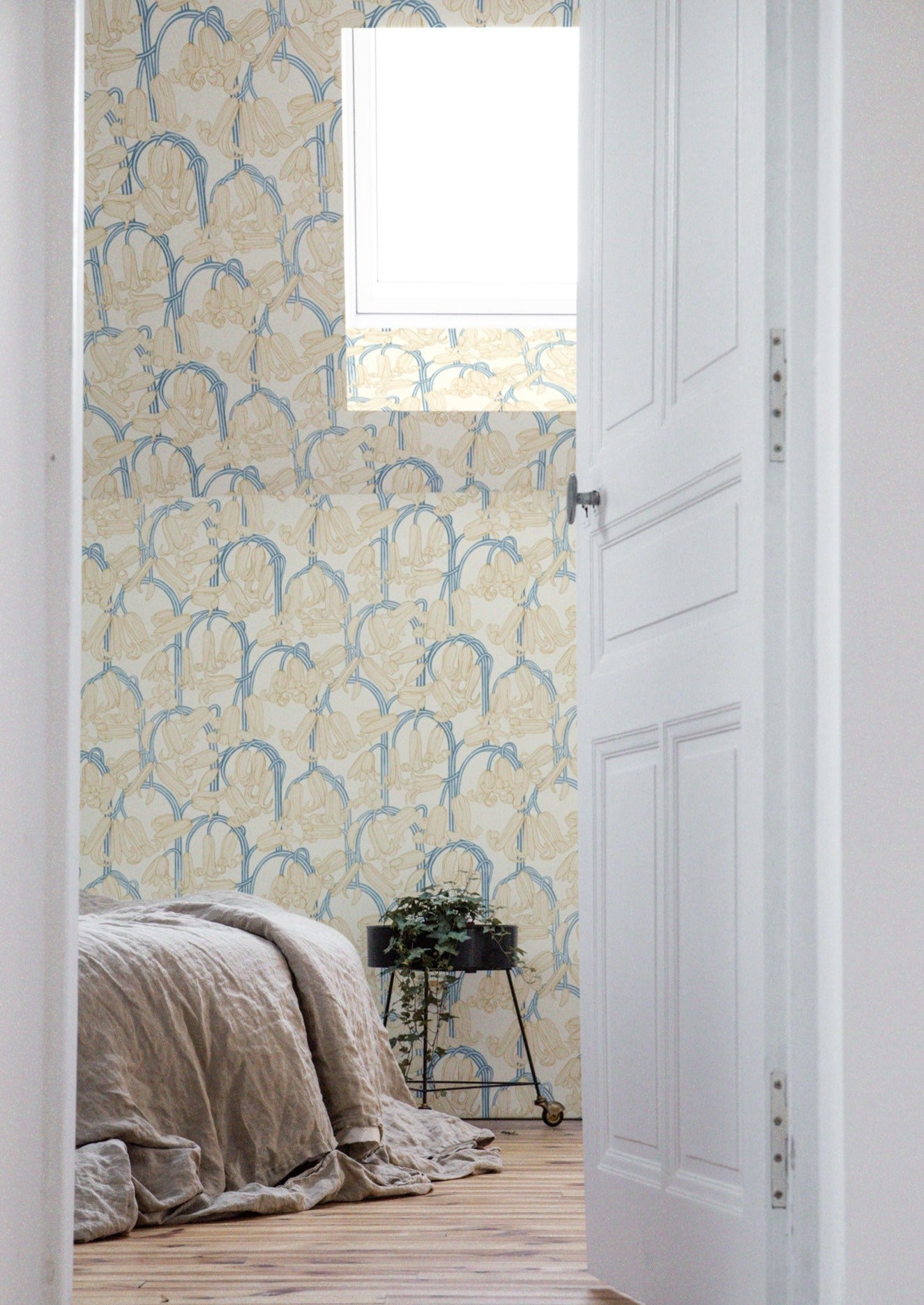 Summer Gray Tapete - Glockenblumen - Creme