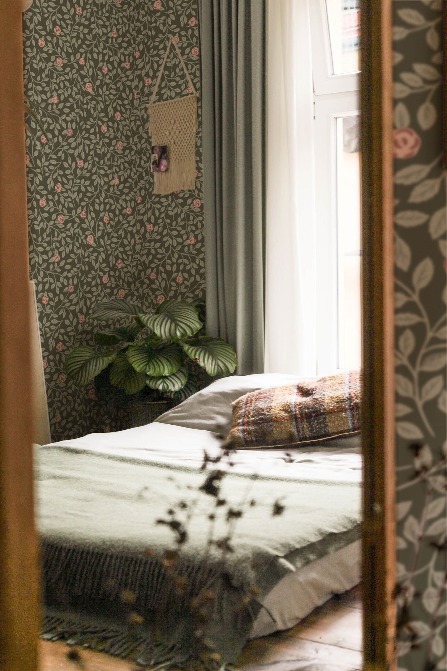 Peel & Stick Wallpaper - Climbing Rose - Green