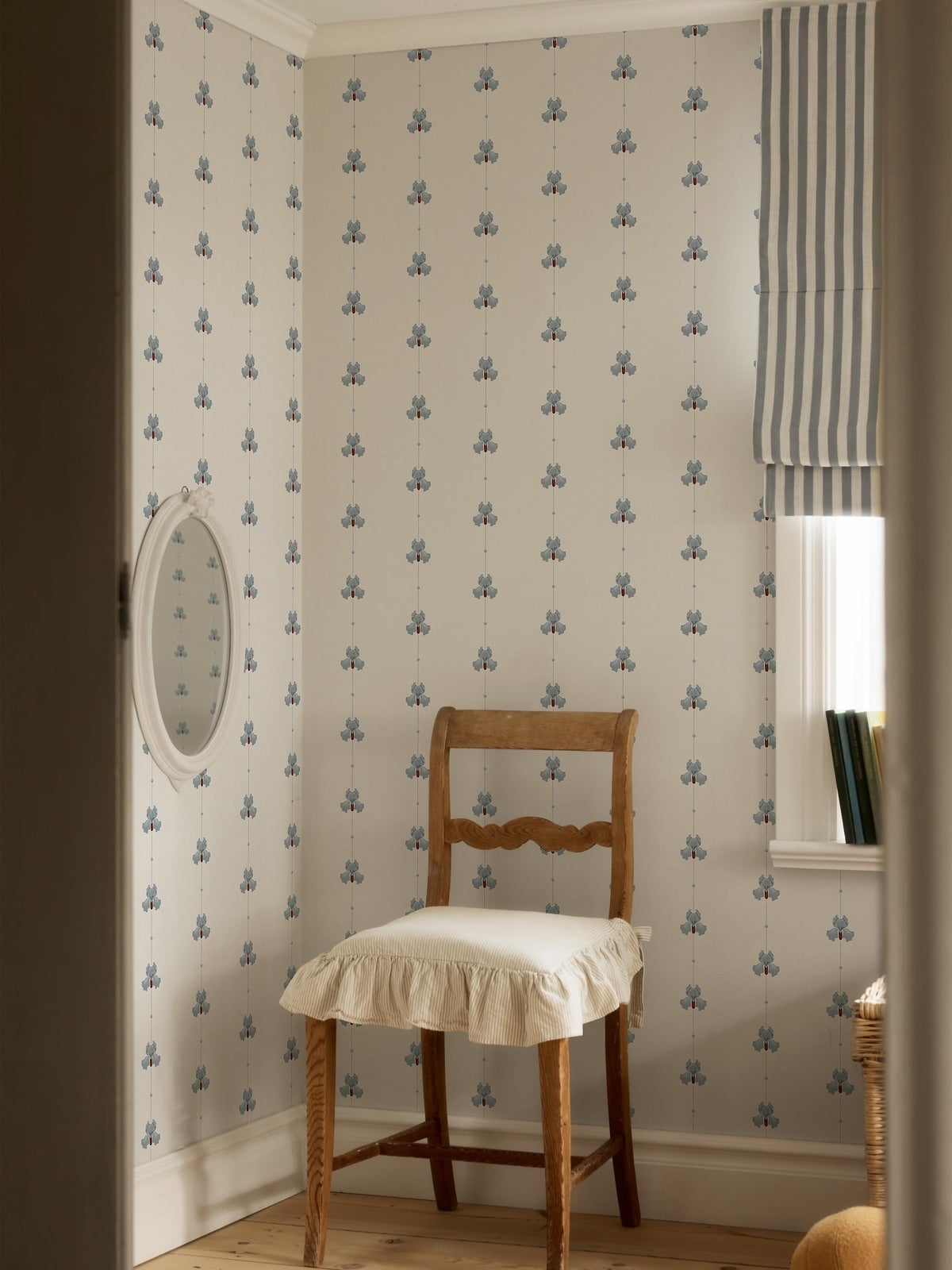 Borastapeter Wallpaper - Gotain Sweet Pea Dove Blue
