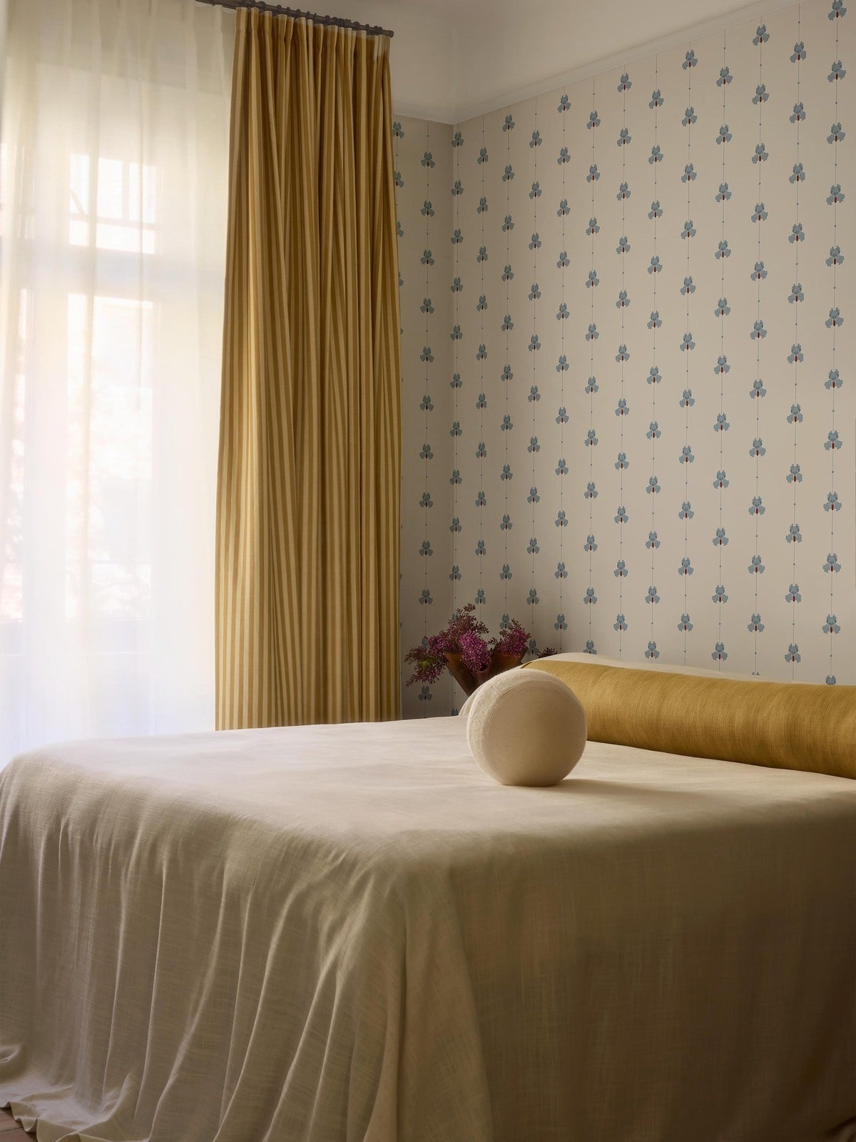 Borastapeter Wallpaper - Gotain Sweet Pea Dove Blue